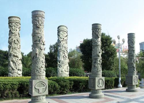 石雕龙柱